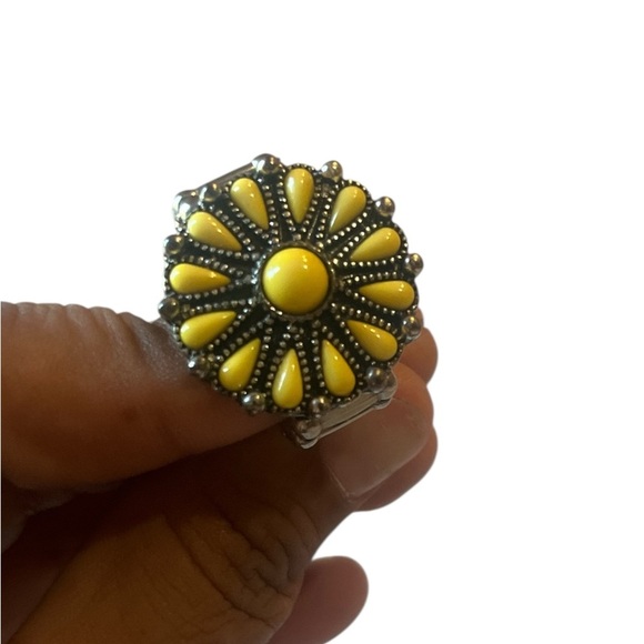 Accessories - Yellow and Silver Floral Ring